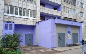 Покраска входной группы и внешних лестничных маршей дома по адресу ул. Хрустальная, 32