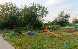 Покраска элементов детской площадки по адресу ул. Зенкова, 8
