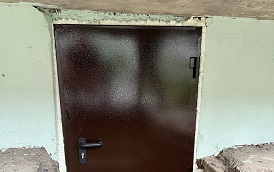 Замена дверей в подвальные помещения